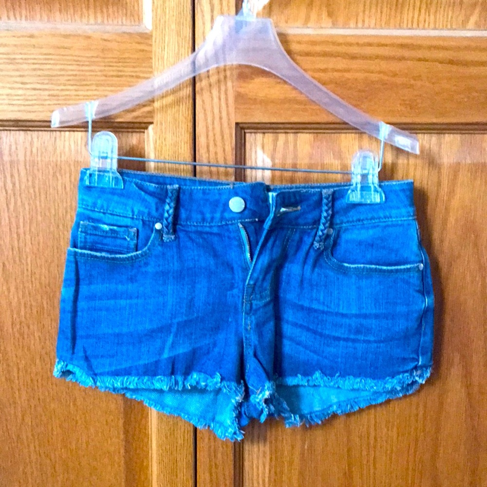 Kendall & Kylie shorts. 1’ inseam with stretch. Braided belt loops for detail.